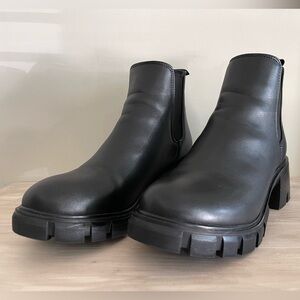 STEVE MADDEN Howler Boots, Women's Size 8M, Black W/Box